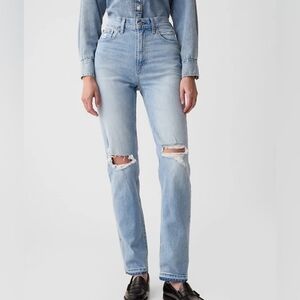 GAP 28 Wmn's High Rise Cheeky Straight Jeans Light distressed Denim NWT